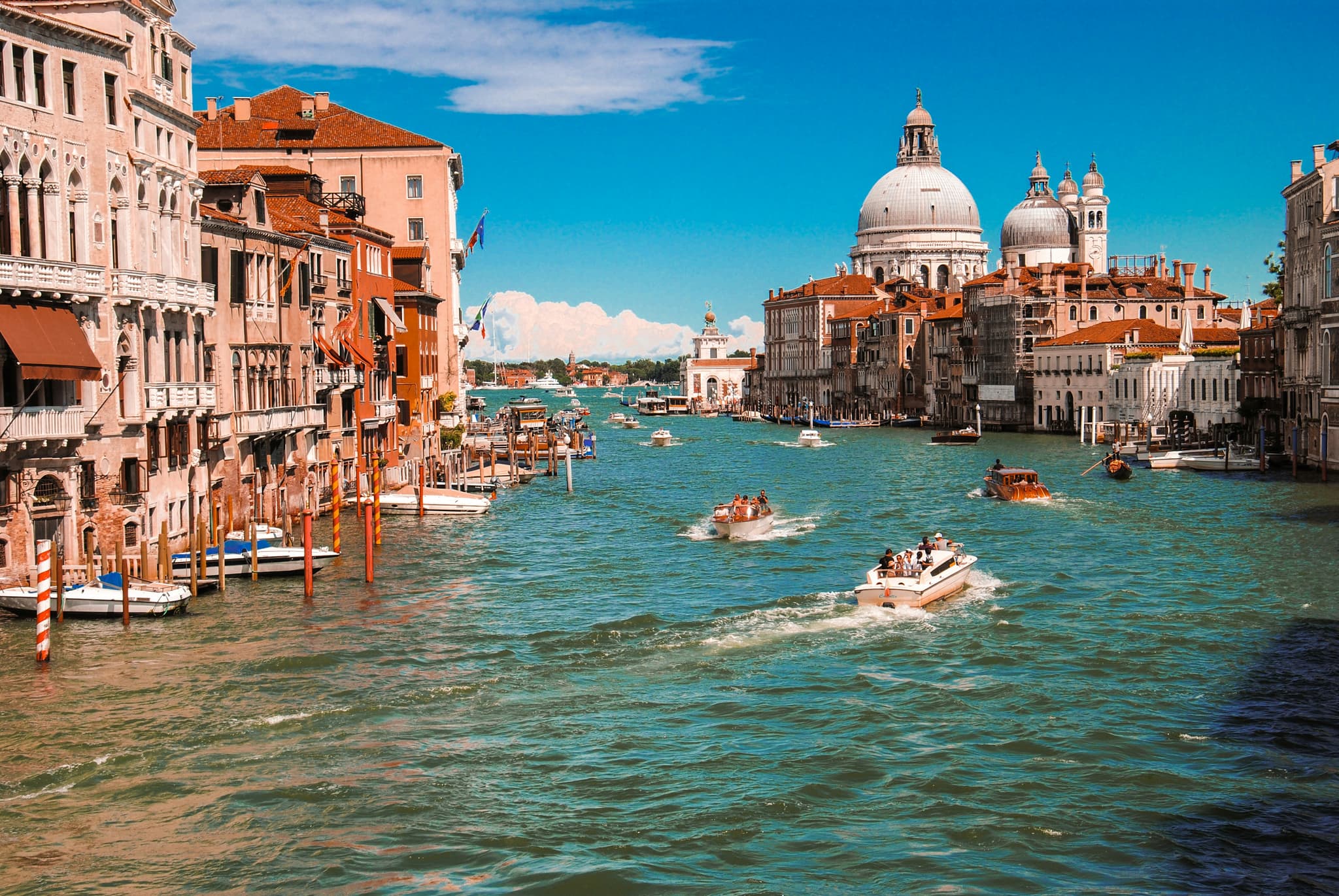 O Grande Canal de Veneza, em Itália, para o fluxo de trabalho após a aprovação da proposta